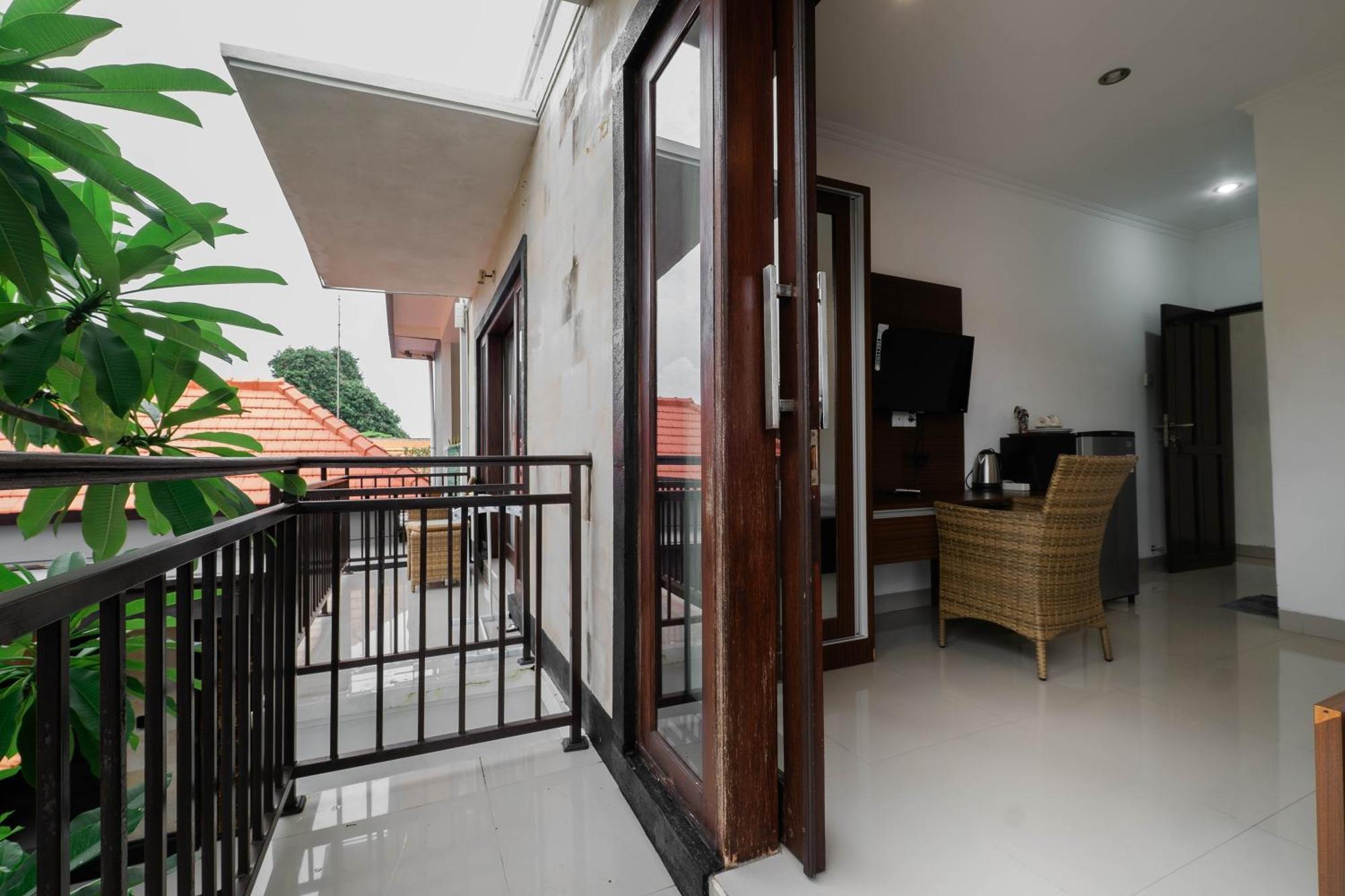 Puri Kasih Home Stay Санур Экстерьер фото