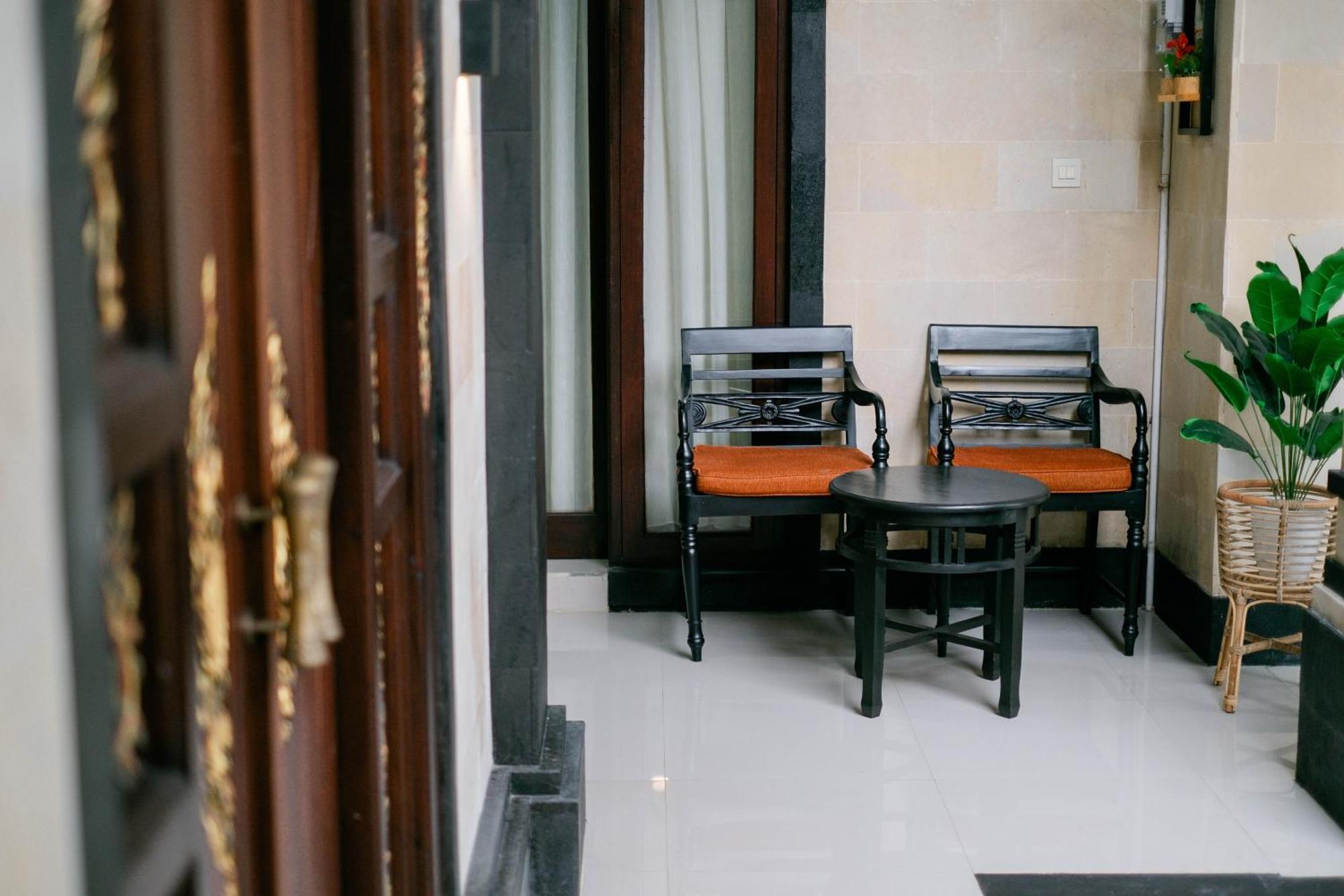 Puri Kasih Home Stay Санур Экстерьер фото