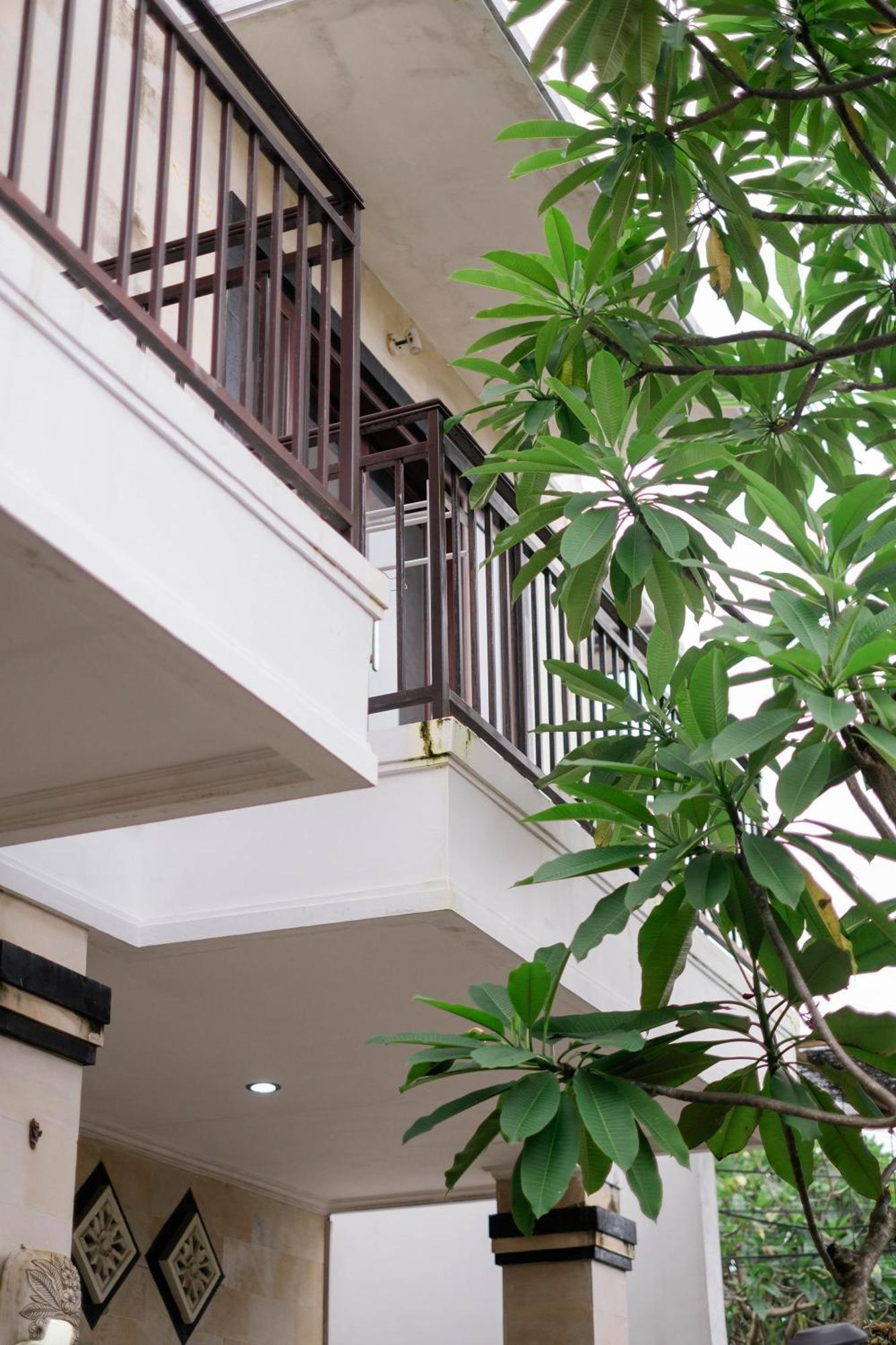 Puri Kasih Home Stay Санур Экстерьер фото