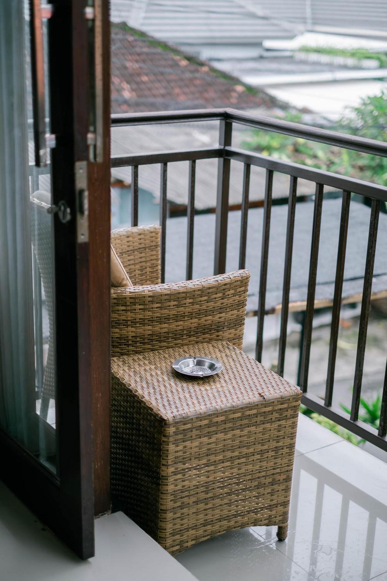 Puri Kasih Home Stay Санур Экстерьер фото